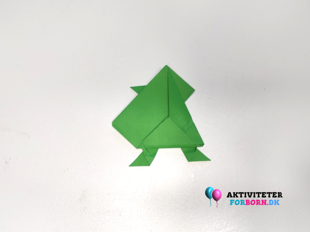 Hvordan laver man en origami frø