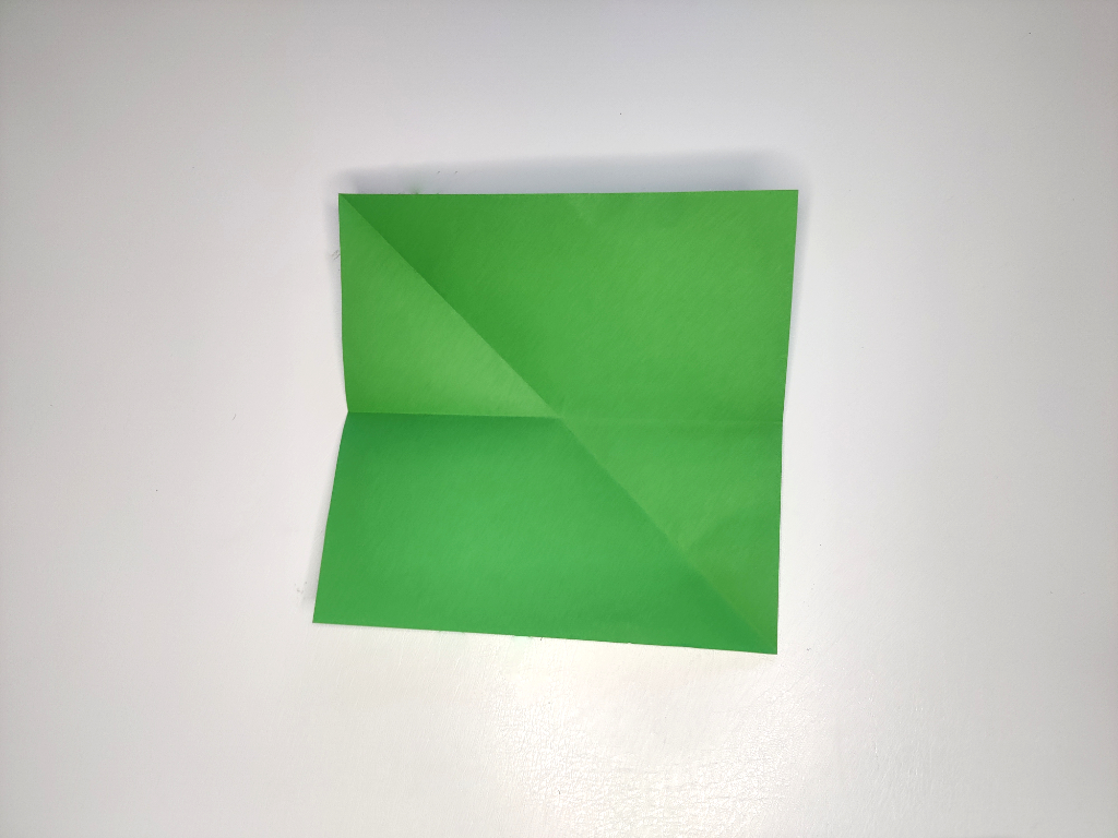 klip papiret til et kvadrat